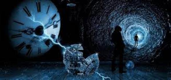 علماء: البشرية على بعد خطوة واحدة من إنشاء آلة الزمن